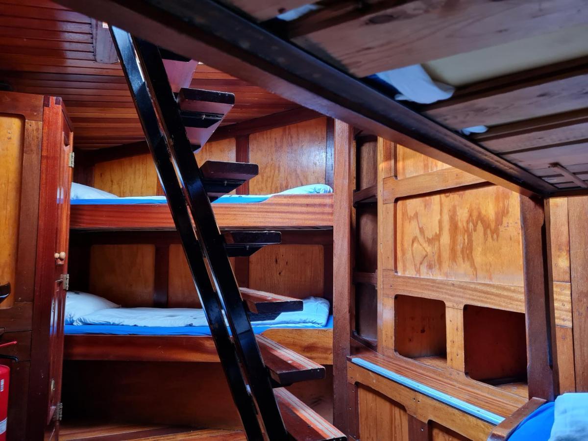 Hotel en barco Anna Maria Ii *